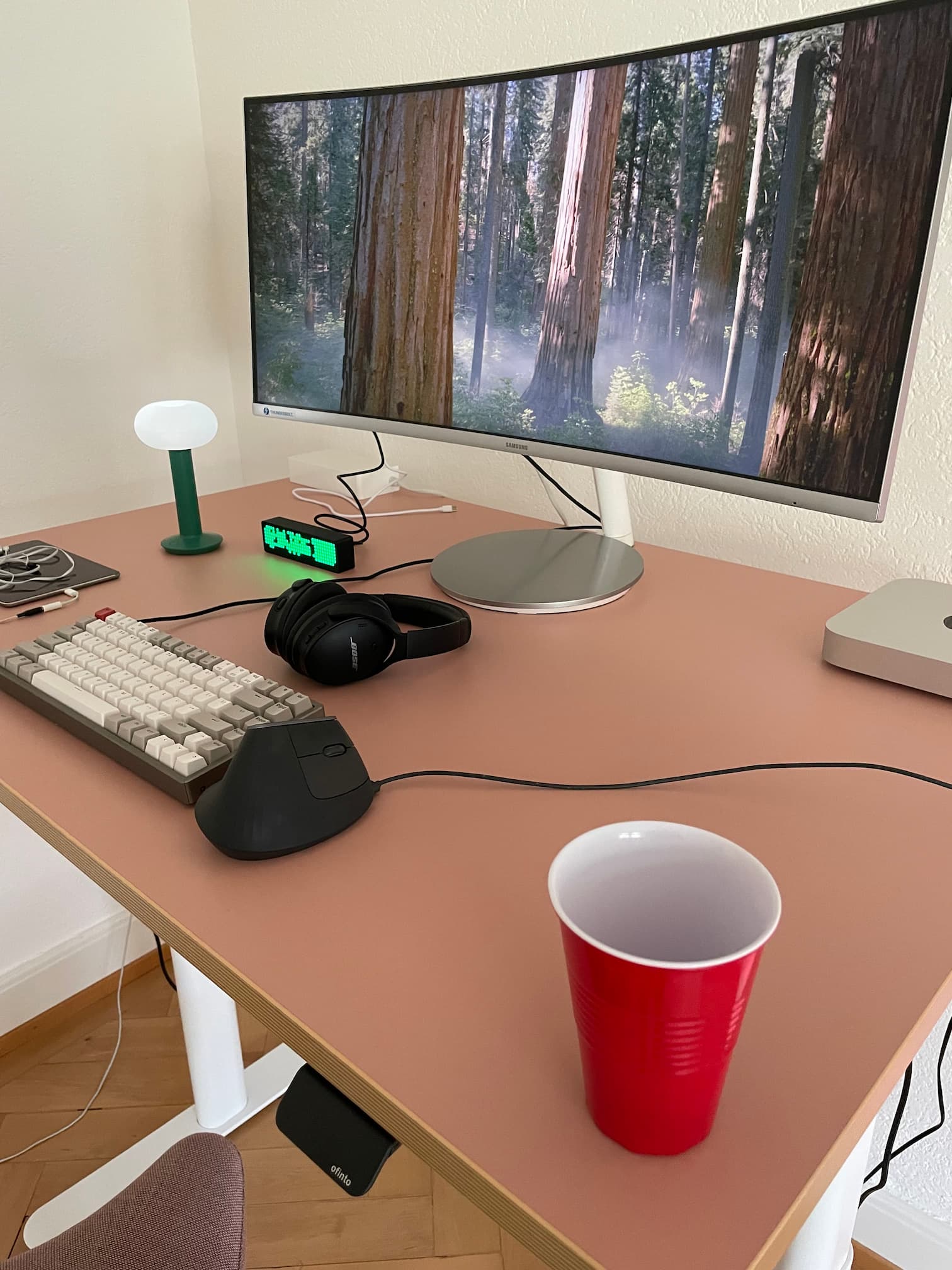 My desk setup close 